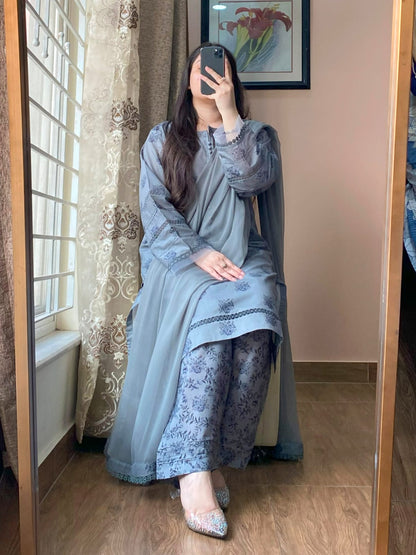 3-PIECE Lawn Printed Dress With Shalwar